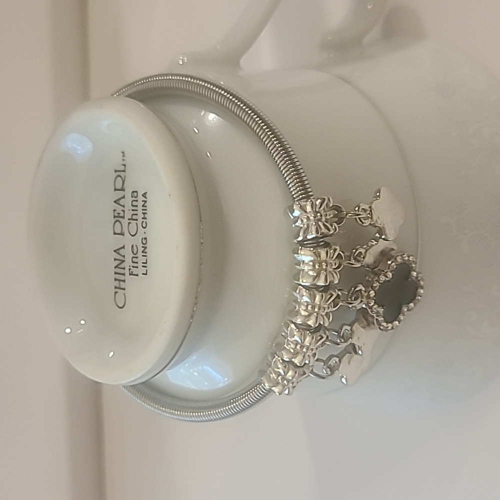 Women's Stretch Braclet with Clover Shaped Charms